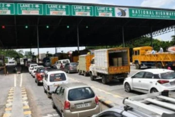 தமிழக சுங்கச்சாவடிகளில் இன்று நள்ளிரவு முதல் கட்டணம் உயர்வு