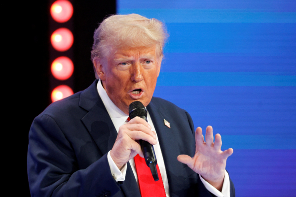 அமெரிக்காவில் திறமையான தொழிலாளர்கள் இல்லை; ட்ரம்ப் | There Is No Shortage Of Skilled Workers Us Trump