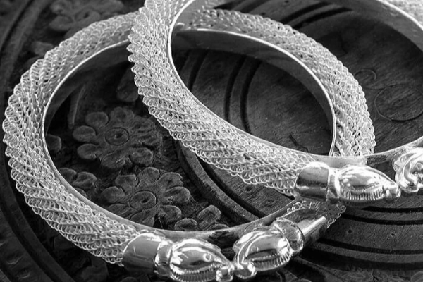 உலக சந்தையில் தங்கத்தின் விலையில் ஏற்பட்ட மாற்றம் | Gold Prices Increased In The World Market