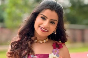 க்யூட் லுக்கில் கலக்கும் சூப்பர் சிங்கர் சிவாங்கி!! எப்படி இருக்காங்க பாருங்க...