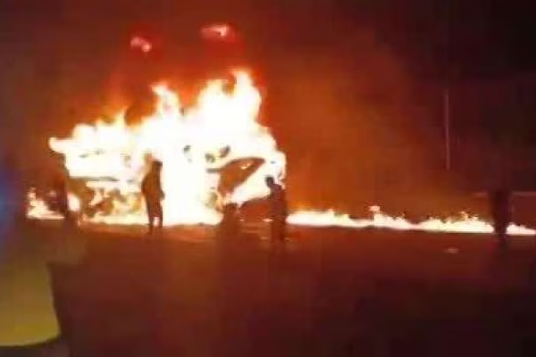 சொகுசு பஸ் தீப்பிடித்து கோர விபத்து - 20 பேர் உடல் கருகி பலி | Bengaluru Bus Accident 20 Passengers Burnt Alive