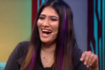 கூப்பிட்டு அசிங்கப்படுத்திய விஜய் தொலைக்காட்சி.. அதுகூட தெரியாமல் விழுந்து விழுந்து சிரித்த பிக்பாஸ் ஜூலி