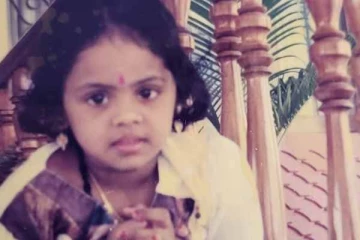 டாப் நாயகியாக இருந்தவரின் மகள், இவரும் ஒரு நடிகை தான்- சிறுவயது போட்டோவில் இருப்பவர் யார் தெரியுமா?