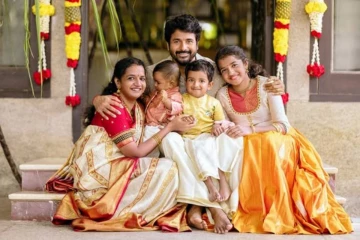 குடும்பத்துடன் வெளிநாட்டிற்கு சுற்றுலா சென்றுள்ள நடிகர் சிவகார்த்திகேயன்... எங்கே பாருங்க போட்டோஸ்