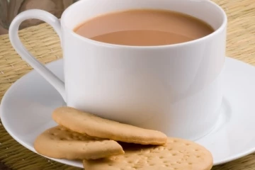 டீயில் பிஸ்கட் தொட்டு சாப்பிடுவதால் இவ்வளவு ஆபத்துகள் ஏற்படுமா? அவசியம் தெரிஞ்சிக்கோங்க