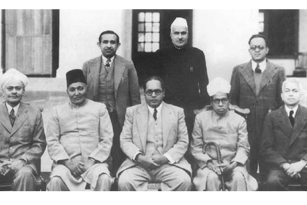 ஹீலியம் பெட்டியில் வைக்கப்பட்டுள்ள இந்திய அரசியலமைப்பு சாசனம் - ஏன் தெரியுமா? | Why Indian Constitution Stored In Helium Box