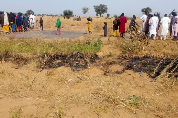 ஐஎஸ் தீவிரவாதக் குழுக்களின் முகாம்கள் மீது அமெரிக்கப் படைகள் வான்வழித் தாக்குதல் | Us Forces Launch Airstrikes On Isis Camps