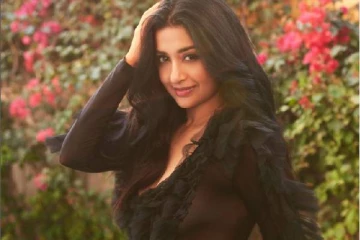 41 வயதில் இப்படியொரு கிளாமர்!! மீண்டும் ஆட்டத்தை ஆடும் விஜய் பட நடிகை..