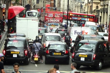 101 மணிநேரம் போக்குவரத்து நெரிசலில்... ஐரோப்பாவிலேயே மிக நெரிசலான சாலை அமைந்துள்ள நகரம்