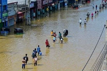 කාලගුණය උඩුයටිකුරු කරමින් මහනුවර මේ ප්‍රදේශවලට හදිසි ගං වතුර තත්ත්වයක්