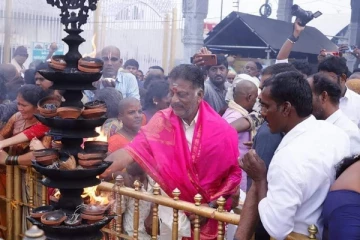 திருப்பதியில் ஏழுமலையான் கோவிலில் ஓ.பன்னீர்செல்வம் சாமி தரிசனம்