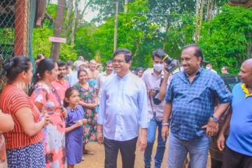 வெள்ளத்தினால் பாதிக்கப்பட்ட மக்களுக்கு விரைவில் தீர்வு(Photos)