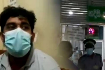 උද්ඝෝශකයන්ට කළු හැදගත් පිරිසක් පහර දුන් බවට චෝදනා.. (VIDEO)