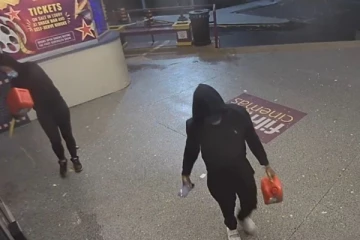 ஒன்டாரியோ தியேட்டரில் துப்பாக்கிச்சூடு... தீவைப்பு ; இந்திய ரசிகர்களுக்கு பெரும் அதிருப்தி