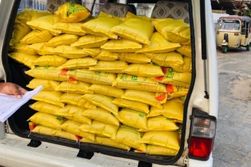 வாக்காளர்களுக்காக கொண்டு செல்லப்பட்ட பெரும் தொகை அரிசி பறிமுதல்