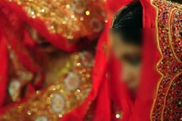 12 வயது மகளை 72 வயது முதியவருக்கு விற்ற தந்தையின் மோசமான செயல்!