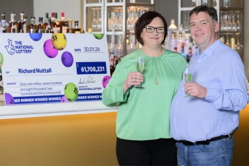 30ஆவது திருமண நாளில் பிரித்தானிய தம்பதியருக்கு அடித்த ஜாக்பாட்: பரிசுத்தொகை எவ்வளவு தெரியுமா?