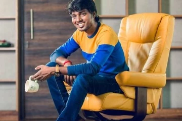 இயக்குனர் அட்லீயின் அம்மா, அப்பாவை பார்த்துள்ளீர்களா?- பிரபலத்துடன் அவர்கள் எடுத்த ஸ்பெஷல் போட்டோ