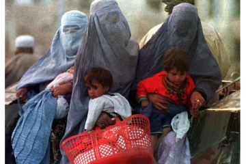 வறுமையின்  பிட்டியில் ஆஃப்கான்  :   பசியினை போக்க  குழந்தைகளை விற்கும் கொடூரம்!