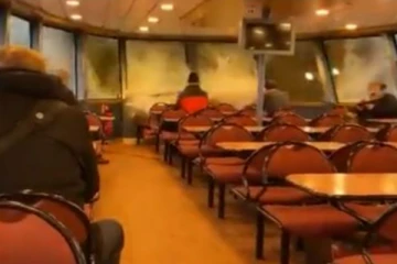 சொகுசுப் படகுக்குள் புகுந்து பலி வாங்கிய ராட்சத அலைகள்... நொடியில் காத்திருந்த பேராபத்து!