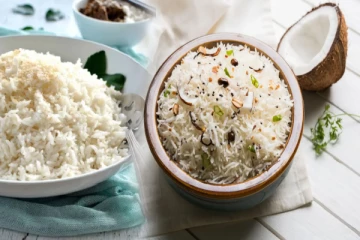 வீட்டில் சாதம் மீதமாகிவிட்டதா? அப்போ இப்படி தேங்காய் சாதம் செய்ங்க