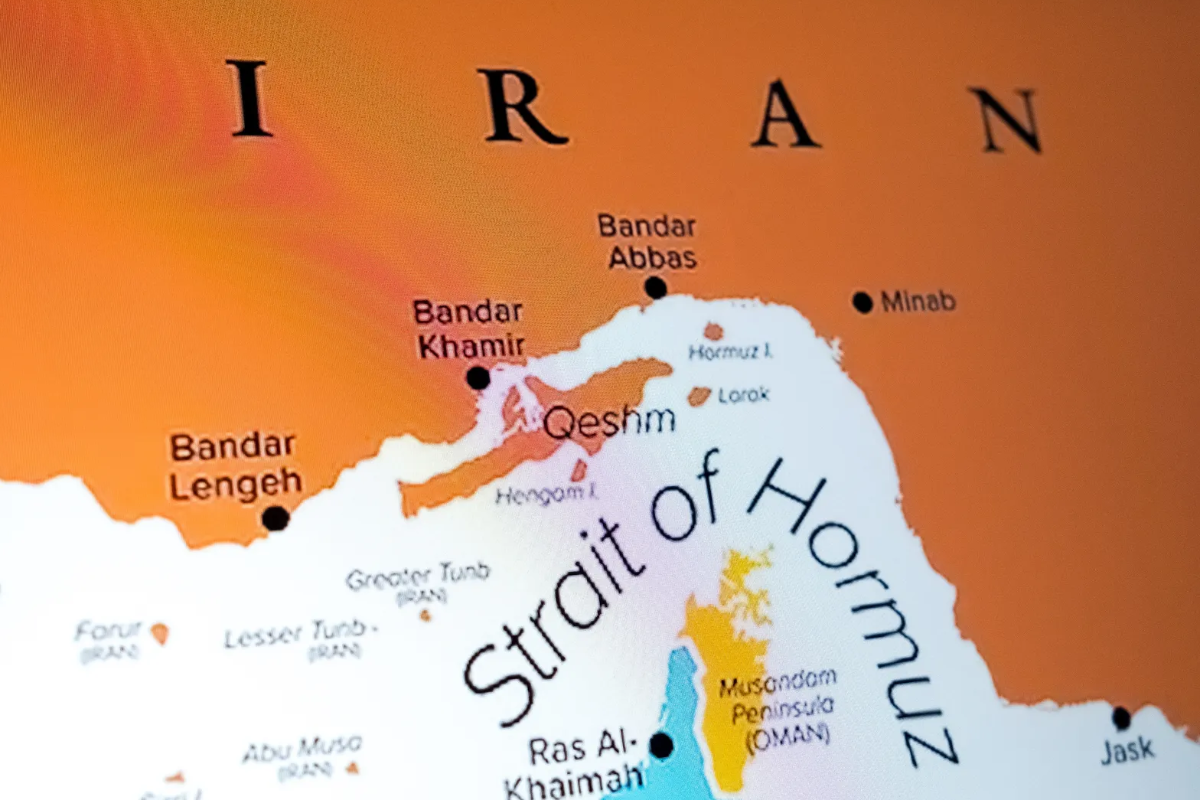 ஹார்முஸ் நீரிணையை தாண்டினால்..ஈரானின் சட்டபூர்வமான இலக்குகள்! இராணுவத்தின் கடுமையான எச்சரிக்கை | Us Israel Allies Hormuz Strait Legitimate Targets