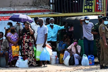 இலங்கையில்  கடும் வறுமைக்கு தள்ளப்பட்டுள்ள  40% குடும்பங்கள்!