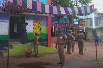 நகர்ப்புற உள்ளாட்சி தேர்தல் - பதற்றத்தை தடுக்க நெல்லை மாவட்டத்தில் 2000 போலீசார் பாதுகாப்பு