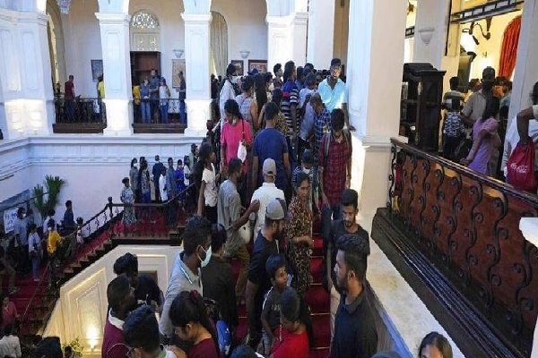 ஜனாதிபதி மாளிகைக்குள் அத்துமீறி அட்டகாசம் செய்த மேலும் 9 பேர் சிக்கினர் | Srilanka Protest Against Government