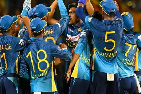 இலங்கை கிரிக்கெட் வீரர்கள் இருவருக்கு கொரோனா உறுதி! | Two Sri Lankan Cricketers Covid Confirmed