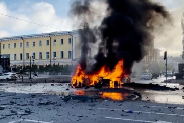 உக்ரைனின் மீது ஏவுகணையை ஏவிய ரஷ்யா; நொறுங்கிய கட்டிடம்