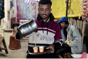 காதலி பெயரில் டீ கடை: COMMITTED -ஆ இருந்தா 10 ரூபா..SINGLE -னா 5 ரூபா - வைரல்!