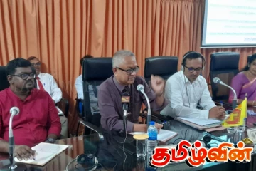 மட்டக்களப்பு மாவட்ட அபிவிருத்தி மீளாய்வுக் கூட்டம்