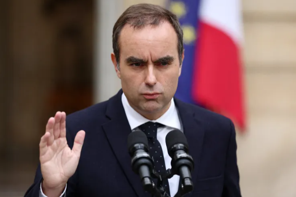 பதவியைத் தக்கவைக்க பிரான்ஸ் பிரதமர் வித்தியாசமான முயற்சி | France Pm Lecornu New Approach To Survive Budget