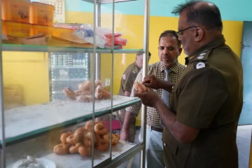 கல்முனை உணவகங்களில் திடீர் சோதனை