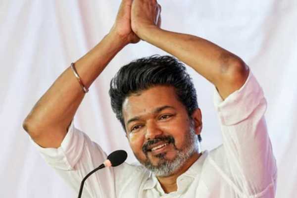 பொண்டாட்டி புள்ள வரல.. ஆயிரத்தெட்டு பஞ்சாயத்து!! மோசமாக பேசிய பிரபலம்.. | Bayilvan Criticism Vijay And His Politics Family பொண்டாட்டி புள்ள வரல.. ஆயிரத்தெட்டு பஞ்சாயத்து!! மோசமாக பேசிய பிரபலம்.. | Bayilvan Criticism Vijay And His Politics Family