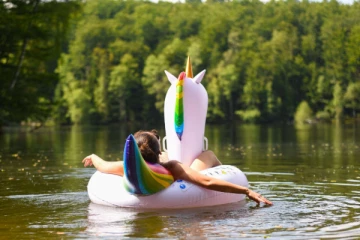 சுவிட்சர்லாந்தில் வெப்பத்தைத் தணிக்க நீர் நிலைகளுக்கு செல்வோருக்கு ஒரு எச்சரிக்கை