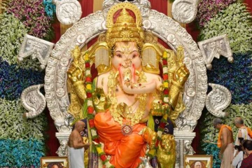 ரூபாய் 23 கோடிக்கு காப்பீடு.. 66 கிலோ தங்கம் 335 கிலோ வெள்ளியில் ஜொலிக்கும் விநாயகப் பெருமான்