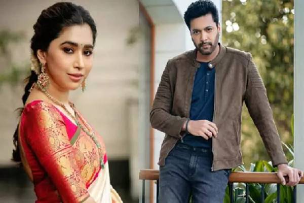 பட்டுபுடவையில் தேவதையாகவே மாறிய ஆர்த்தி ரவி! என்ன விசேஷம்? | Arti Ravi In Grand Saree What The Good News