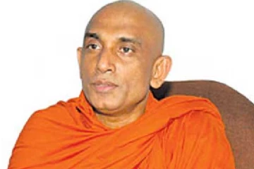நீதிமன்றம் சென்றார் அத்துரலியே ரதன தேரர்