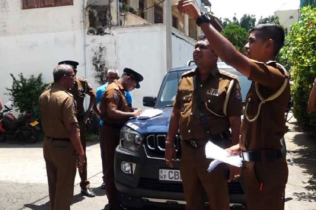 வெள்ளவத்தையில் வெளிநாட்டவர்களை விடுதிக்குள் அடைத்து வைத்து சித்திரவதை செய்த தம்பதி | Couple Arrested For Holding A Group Of Forigners வெள்ளவத்தையில் வெளிநாட்டவர்களை விடுதிக்குள் அடைத்து வைத்து சித்திரவதை செய்த தம்பதி | Couple Arrested For Holding A Group Of Forigners