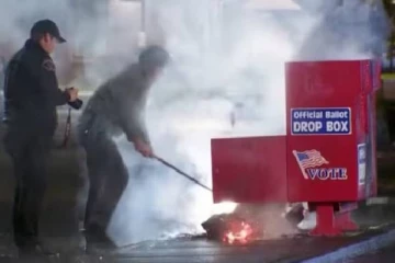 வாக்கு பெட்டிகளுக்கு தீ வைத்து எரிப்பு.. வாக்குகள் மொத்தம் புகைந்து சேதம் - அடுத்து நடந்தது என்ன?