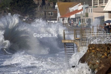ලොවම මවිත කළ වෙරළ තීරයේ නැගෙන ආකර්ෂණීය රළ (VIDEO)