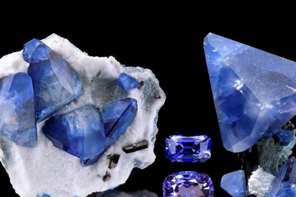 இலங்கையில் குடும்பம் ஒன்றுக்கு கிடைத்த பெரும் அதிர்ஷ்டம் | Great Fortune For A Family In Sri Lanka Gemstones
