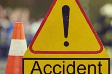 මෝටර් රථයක් දුම්රියක ගැටේ - 6ක් රෝහල්ගත කරයි..