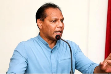 வளிமண்டலவியல் திணைக்களப் பிரதானி வீட்டுக் காவலில் – தயாசிறி குற்றச்சாட்டு