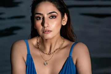 நடிகை ராகினி திவேதி நீச்சல் உடையில் கவர்ச்சி போட்டோஷூட்