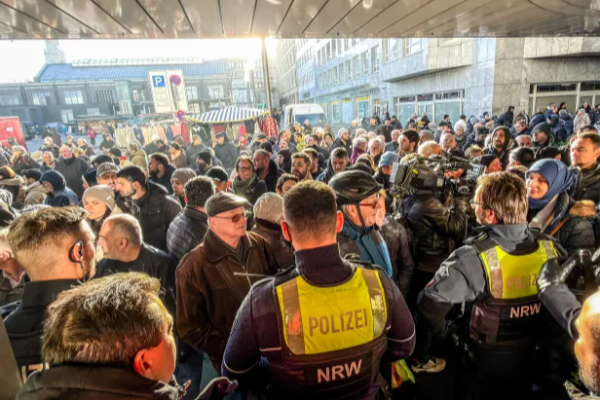 ஜேர்மனியில் சினிமாவை மிஞ்சிய சம்பவம்; மிகப்பெரிய வங்கி கொள்ளை ! | The Biggest Robbery In German Bank