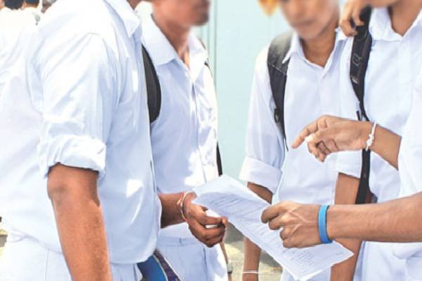 பிளேட்டால் கையை அறுத்துக்கொண்ட பாடசாலை மாணவன்! விசாரணையில் வெளியான தகவல் | School Student Who Cut His Hand With A Blade