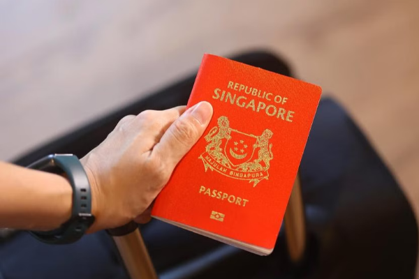 2026ஆம் ஆண்டுக்கான உலகின் சக்திவாய்ந்த பாஸ்போர்ட் பட்டியல்: முதலிடம் யாருக்கு? | Singapore Top In 2026 World Most Powerful Passport